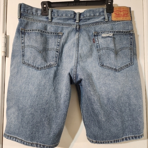 Levi 511 Men knee length denim shorts. - Picture 2 of 5